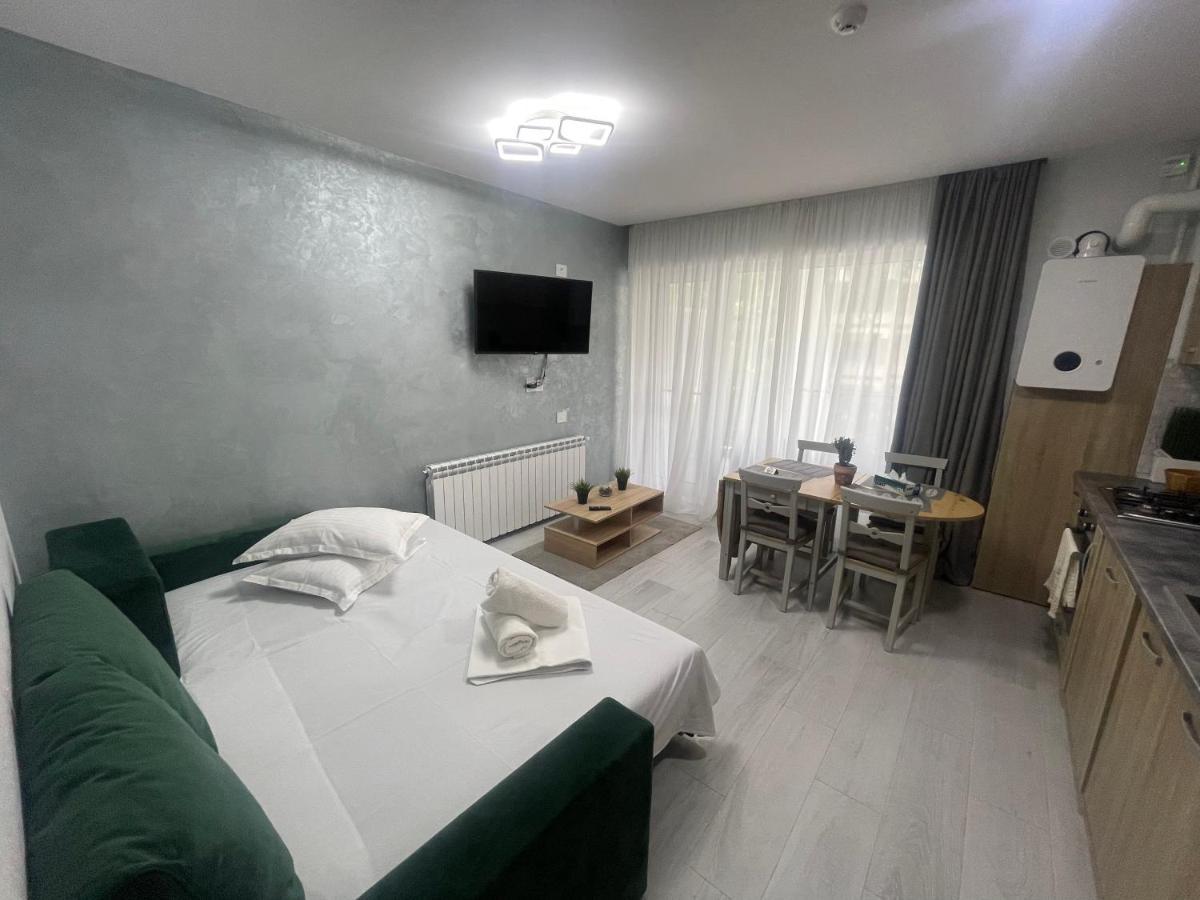 Velier Holiday Apartments Mamaia Exterior photo