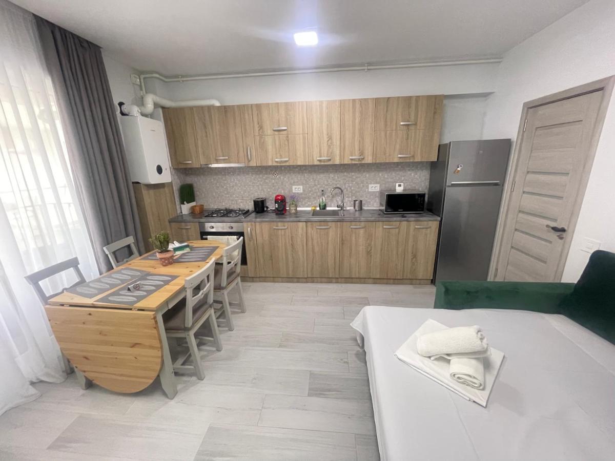 Velier Holiday Apartments Mamaia Exterior photo